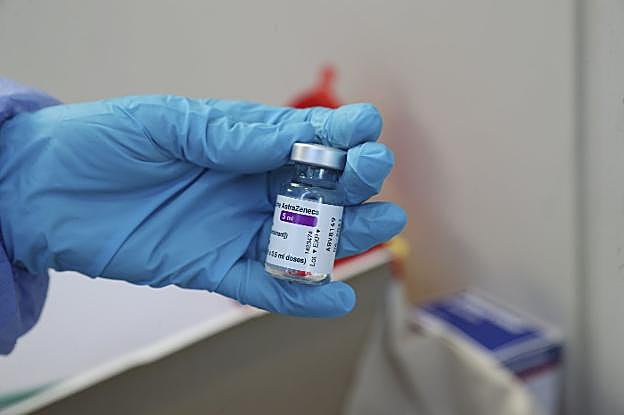 Asturias vuelve a usar AstraZeneca: «Es una buena vacuna» 