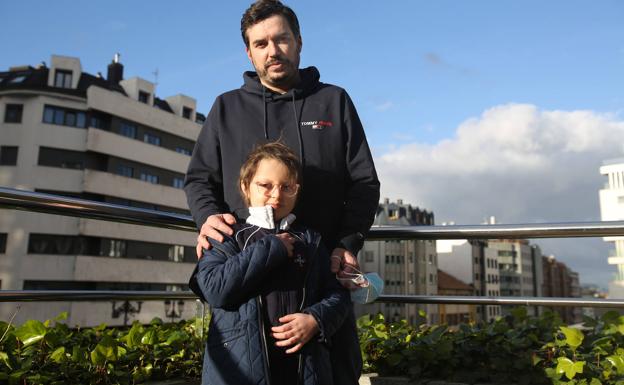 Borja Lobo, padre de Elisa: «Incluso en los peores momentos, mi hija sonreía. Se me cae la baba cuando la miro y solo pienso en disfrutar de ella».