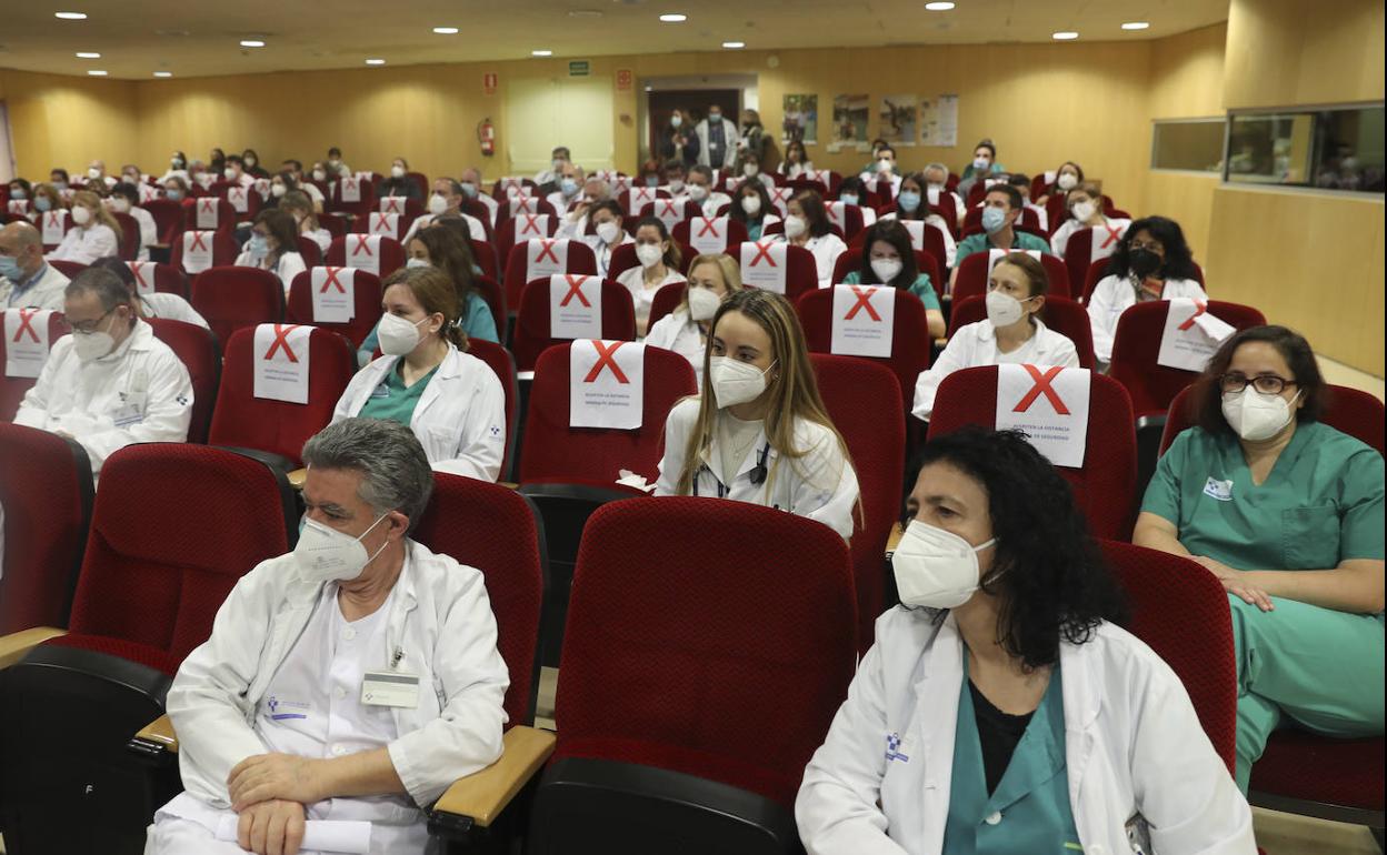 El salón de actos se llenó para la presentación de la nueva unidad, que presidió el consejero.