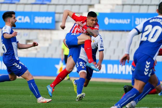 Djuka, con un golpeo espectacular en esta acción, consiguió igualar el marcador en el partido ante el Sabadell. 