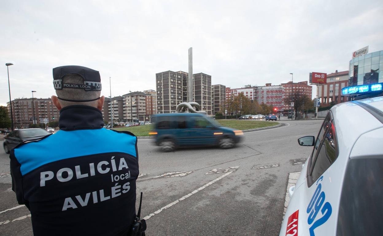 Control de la Policía Local en la zona centro de Avilés 