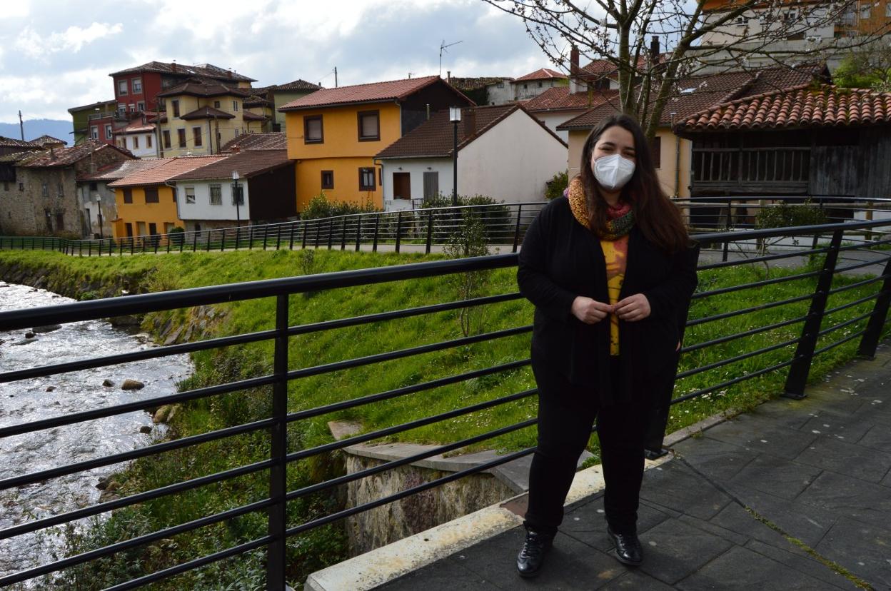 La bióloga Susana Rodríguez dejó Madrid y comenzó su nueva vida a caballo entre Salas y Loreda. 