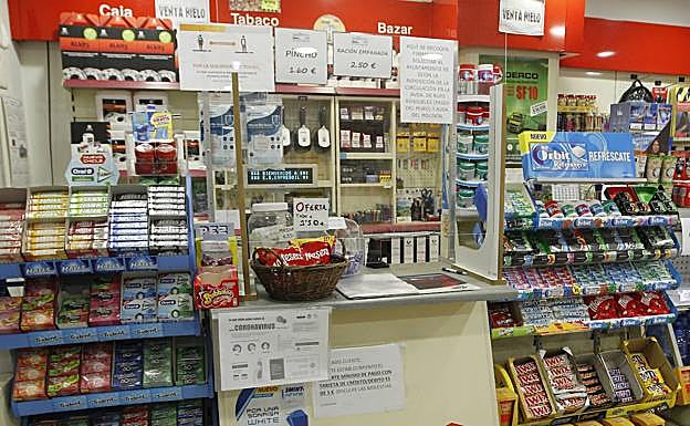 El interior de la estación de servicio.