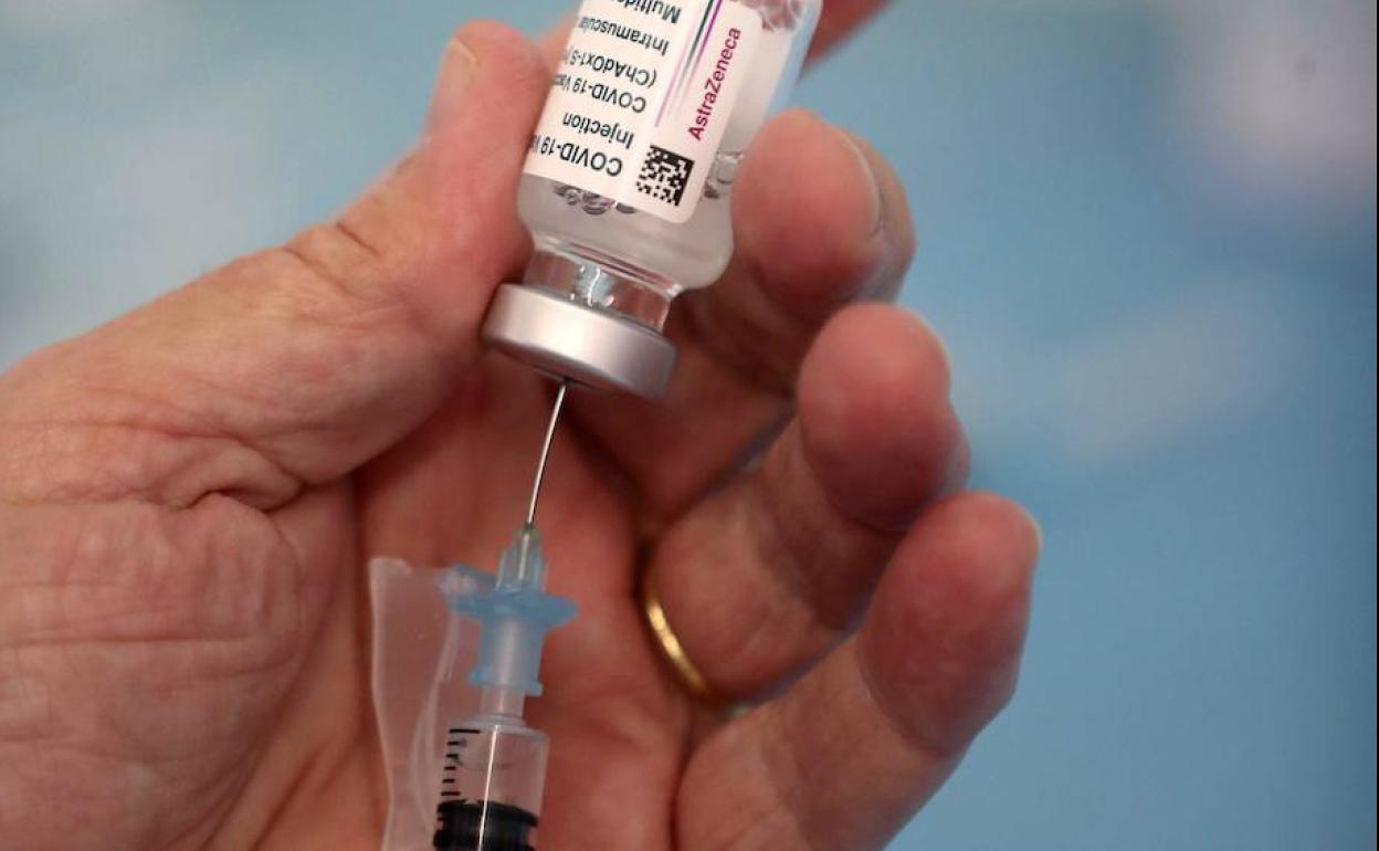 Un nuevo teléfono para resolver dudas frecuentes de los asturianos sobre la vacunación