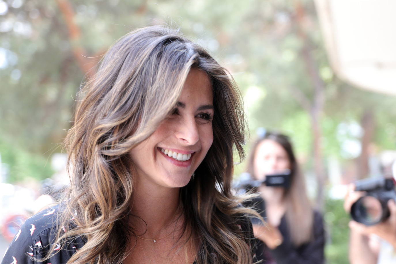 La presentadora se encuentra en un momento dulce a nivel personal y profesional con mucho éxito en la pequeña pantalla. Habitual de 'El Hormiguero', pronto estrenará programa propio. Será 'Family Freud: la batalla de los famosos', un nuevo concurso de Antena 3. 