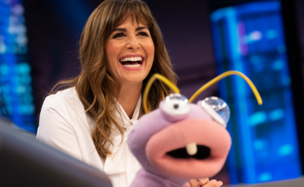 La presentadora se encuentra en un momento dulce a nivel personal y profesional con mucho éxito en la pequeña pantalla. Habitual de 'El Hormiguero', pronto estrenará programa propio. Será 'Family Freud: la batalla de los famosos', un nuevo concurso de Antena 3. 