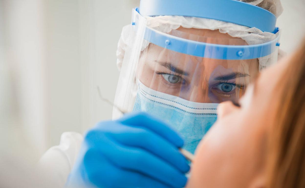 El alzheimer podría estar vinculado del interior de la boca y estar relacionado con la piorrea