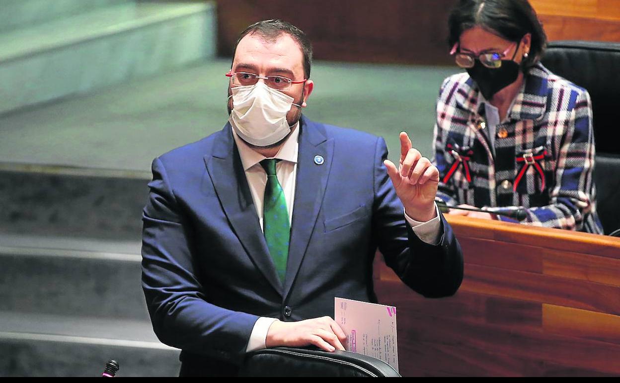 Adrián Barbón, presidente del Principado, durante su intervención en la Junta General