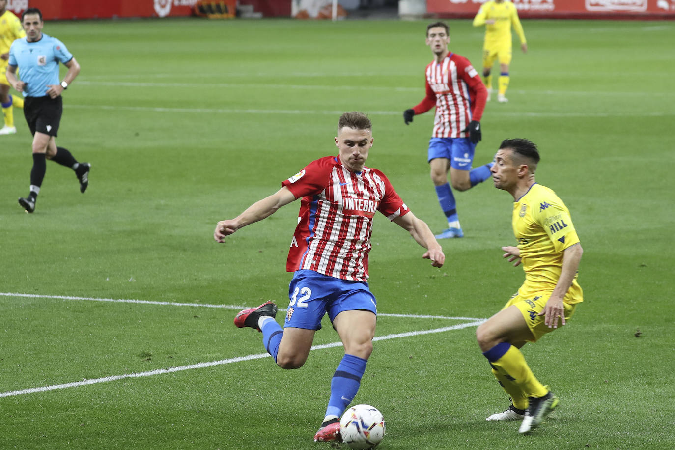 El partido disputado entre el Sporting y el Alcorcón en El Molinón, en imágenes.