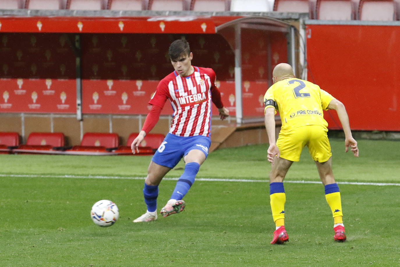 El partido disputado entre el Sporting y el Alcorcón en El Molinón, en imágenes.