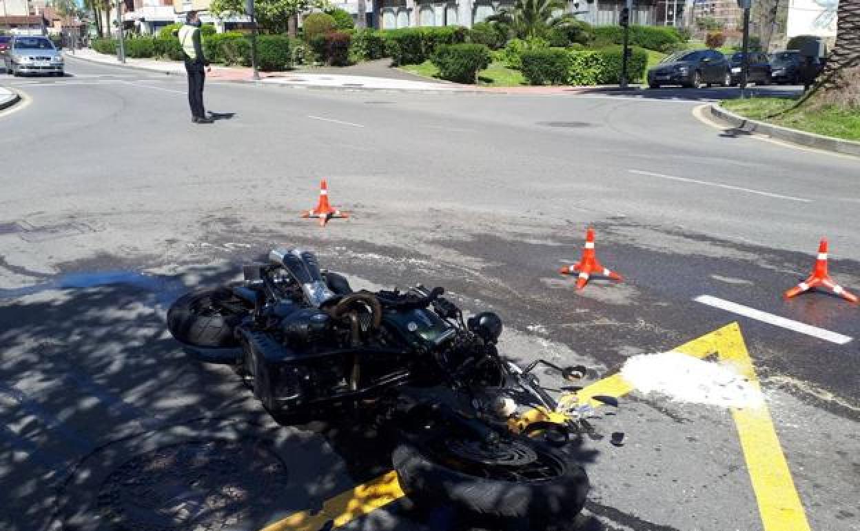 Estado en que quedó la motocicleta implicada en la colisión ocurrida esta tarde en Villalegre. 