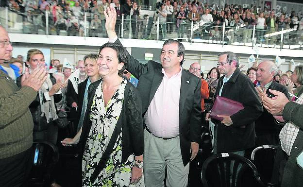 Mayo de 2011. Carmen Moriyón y Cascos, en un mitin en Gijón. 