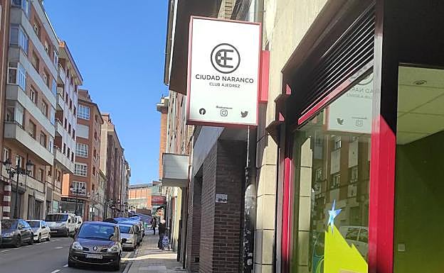 Entrada a la nueva sede del Club Ajedrez Ciudad Naranco 