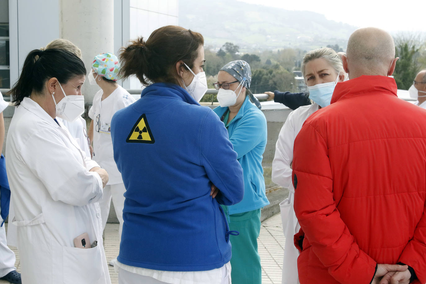 Compañeros de la técnico especialista en radiodiagnóstico, Rosa Banquetero, que murió tras casi un mes luchando contra el virus en la UCI del hospital ovetense, han querido rendir un sentido homenaje a una sanitaria «siempre sonriente y optimista».