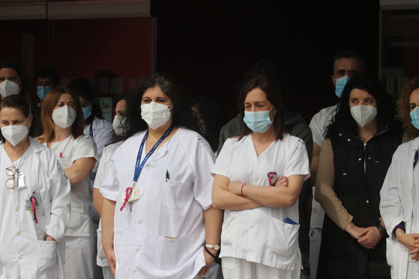 Compañeros de la técnico especialista en radiodiagnóstico, Rosa Banquetero, que murió tras casi un mes luchando contra el virus en la UCI del hospital ovetense, han querido rendir un sentido homenaje a una sanitaria «siempre sonriente y optimista».