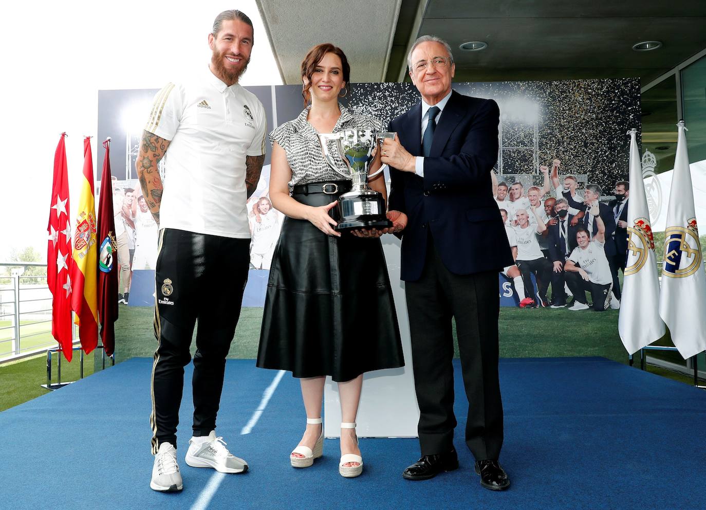 El Real Madrid ha felicitado hoy a su capitán, Sergio Ramos, que sopla 35 velas, 35 años de conquistas en el terreno de juego y también en su vida personal: un mundial, dos eurocopas, cuatro Champions League, cinco ligas, una bellísima esposa y cuatro hijos resumen tres décadas y media de quien es ya leyenda blanca y nacional.