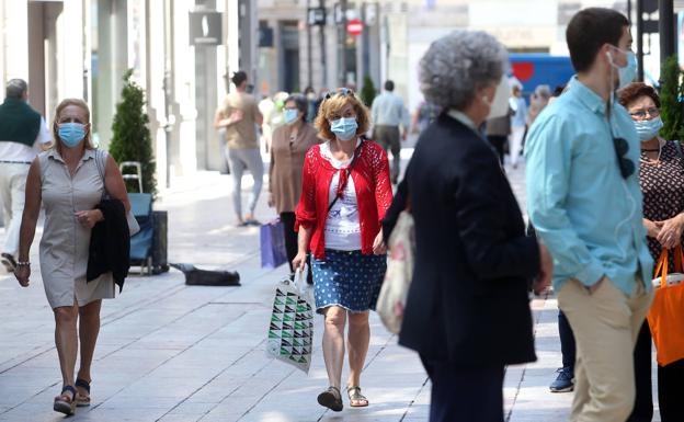 La mascarilla, obligatoria en todos los espacios públicos aunque haya distancia