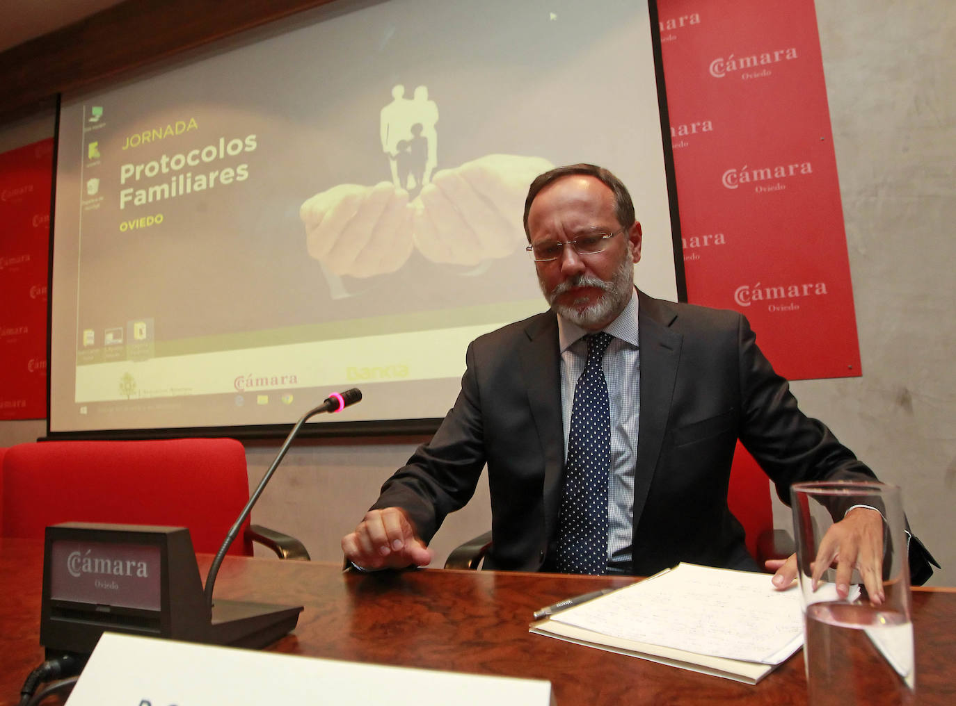 Carlos Manuel Rodríguez, en una charla en la Cámara de Comercio de Oviedo.