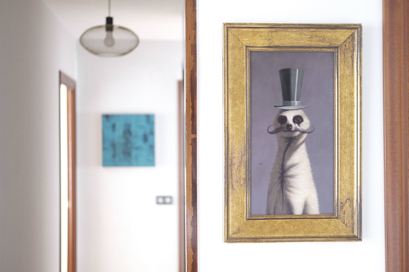 En el parque. La decoración de la vivienda de esta galerista gijonesa es fiel reflejo de un estilo de vida discreto y ordenado que persigue crear un hogar cómodo y sostenible