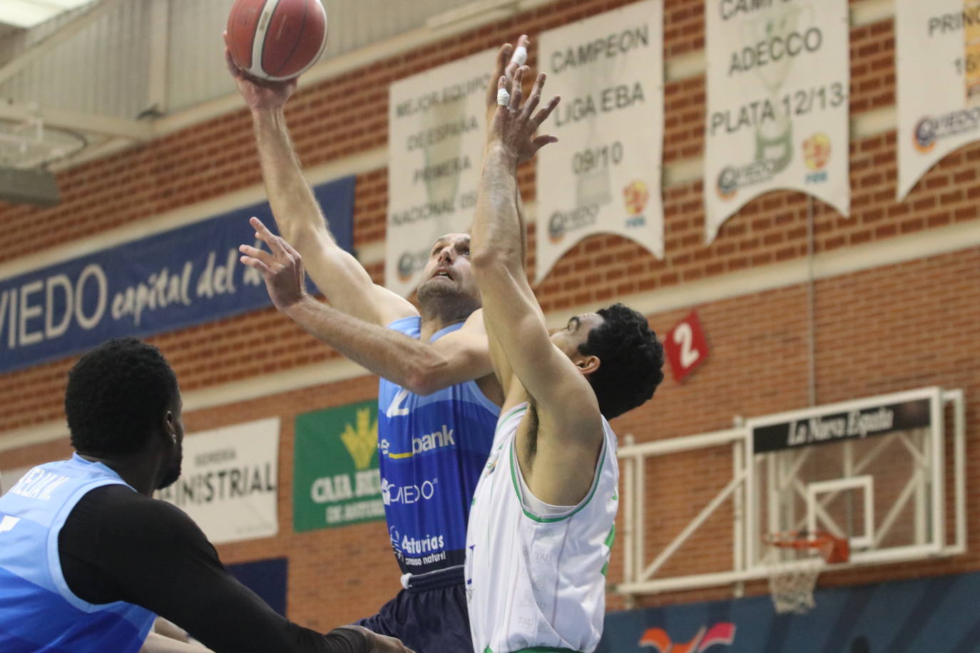 Fotos: Las imágenes del Liberbank Oviedo Baloncesto 91-77 TAU Castelló
