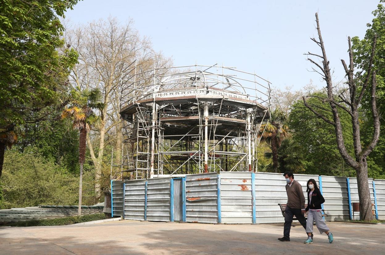 El kiosco de la música del paseo del Bombé, cuyas obras están paralizadas desde principios de 2015. 