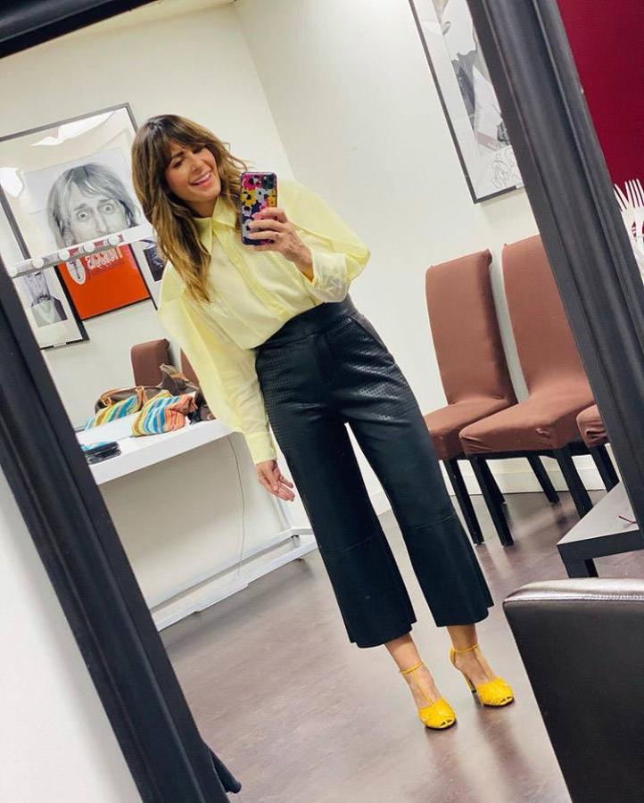 Tras las vacaciones de Semana Santa toca afrontar el mes de abril y de estrenar con el buen tiempo todas esas tendencias primaverales que poco a poco comenzarán a ser protagonistas en nuestros armarios. Prendas alegres, coloridas y con muchos estampados, que sobre todo en el norte tendremos que combinar con prendas algo más abrigadas para esos días más frescos y de entretiempo que aún nos quedan por delante. Pero si a estas alturas lo que buscas es un poco de inspiración para estas próximas semanas, no te pierdas los looks más estilosos que nos han ido dejando en Instagram las expertas en moda.