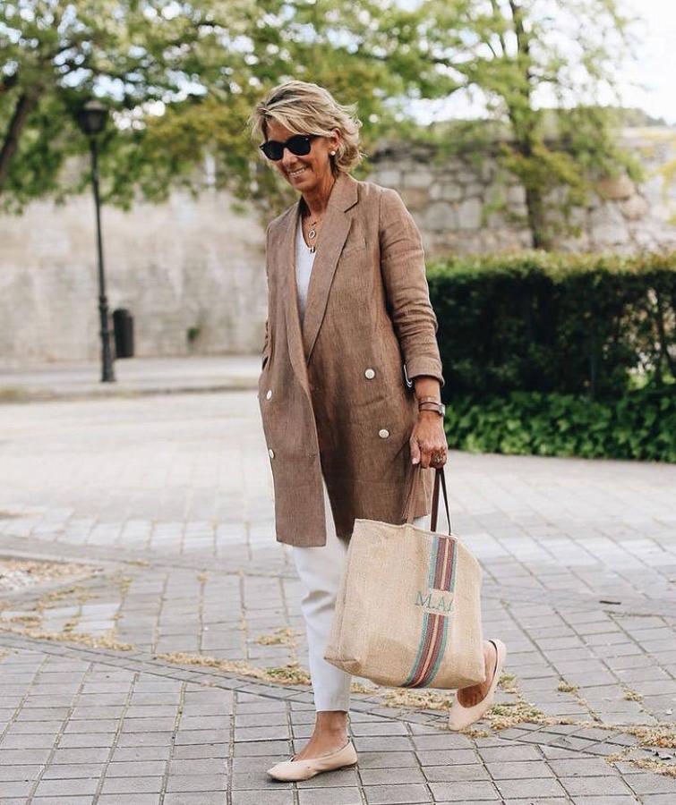 Tras las vacaciones de Semana Santa toca afrontar el mes de abril y de estrenar con el buen tiempo todas esas tendencias primaverales que poco a poco comenzarán a ser protagonistas en nuestros armarios. Prendas alegres, coloridas y con muchos estampados, que sobre todo en el norte tendremos que combinar con prendas algo más abrigadas para esos días más frescos y de entretiempo que aún nos quedan por delante. Pero si a estas alturas lo que buscas es un poco de inspiración para estas próximas semanas, no te pierdas los looks más estilosos que nos han ido dejando en Instagram las expertas en moda.