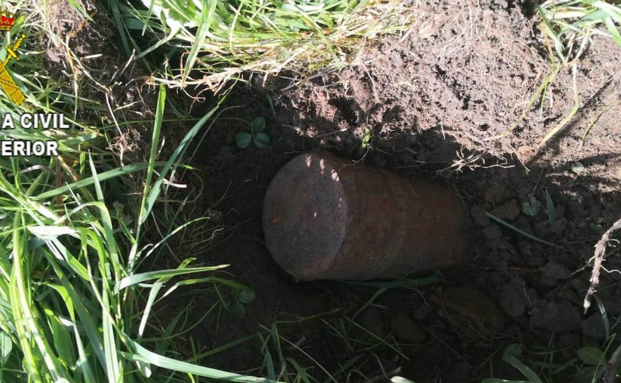 Hallan un proyectil de la Guerra Civil en Poo de Llanes