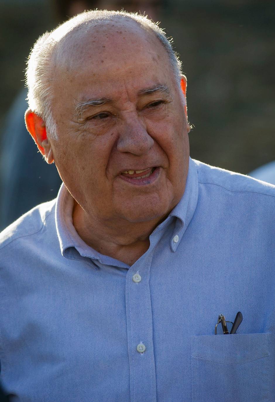 Amancio Ortega. El creador de Inditex cae desde el sexto hasta el undécimo puesto en la lista elaborada por la revista 'Forbes' a pesar de que su fortuna haya aumentado de 55.100 a 77.000 millones de euros en el último año.