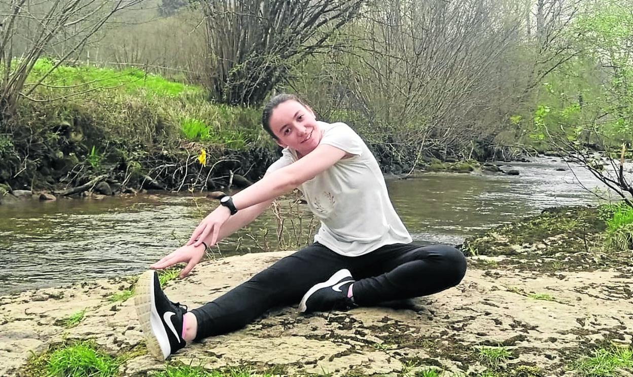 Espina es una apasionada del deporte, afición que le inculcó su hermano. 