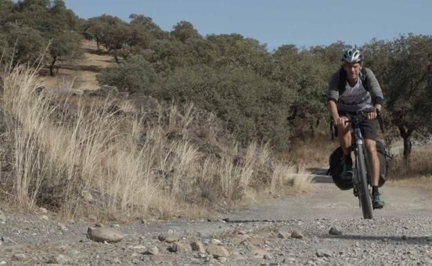 Peio Ruíz Cabestany nos lleva pedalada a pedalada a través de la Vía de la Plata