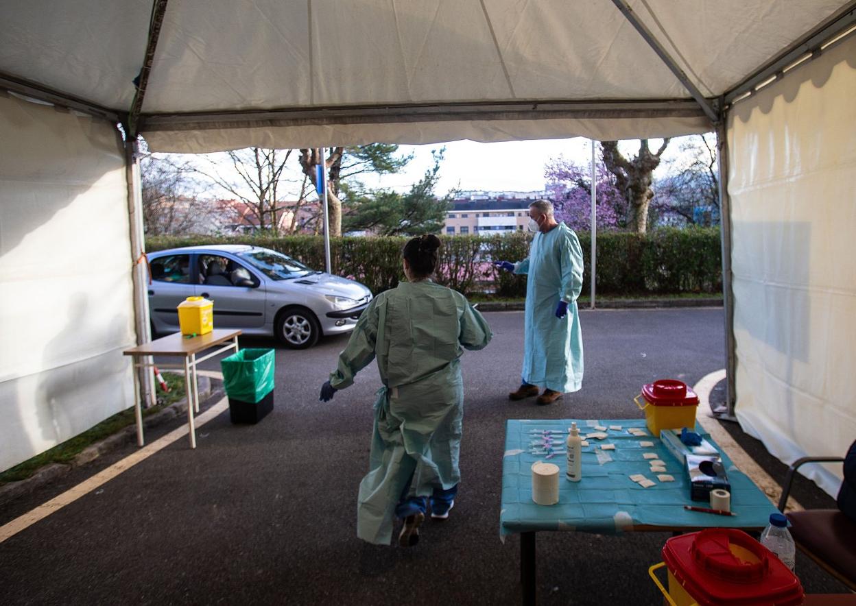 Puesto de vacunación en el Hospital Monte Naranco. 