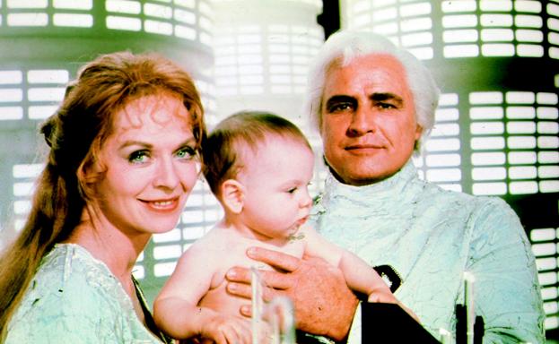 Imagen principal - Susannah York con Marlon Brando en 'Superman' (1978), junto a Montgomery Clift en 'Freud, pasión secreta' (1962) y en 'Franklyn' (2008), uno de sus últimos trabajos.