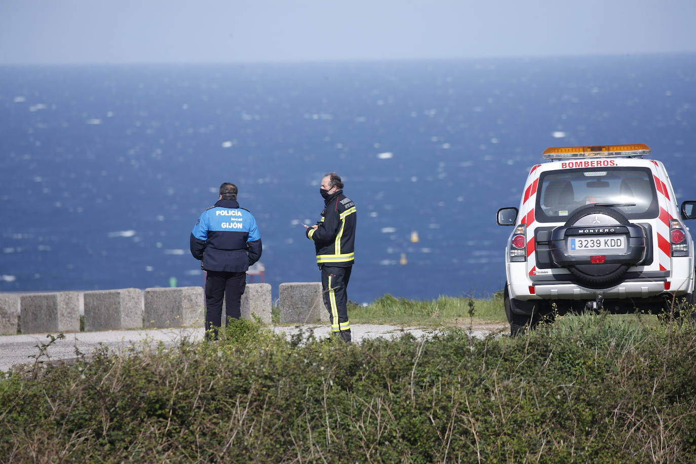 Las fuerzas de seguridad buscan en el litoral gijonés a un vecino de Trubia de 40 años que falta de su domicilio desde la tarde de este domingo. 