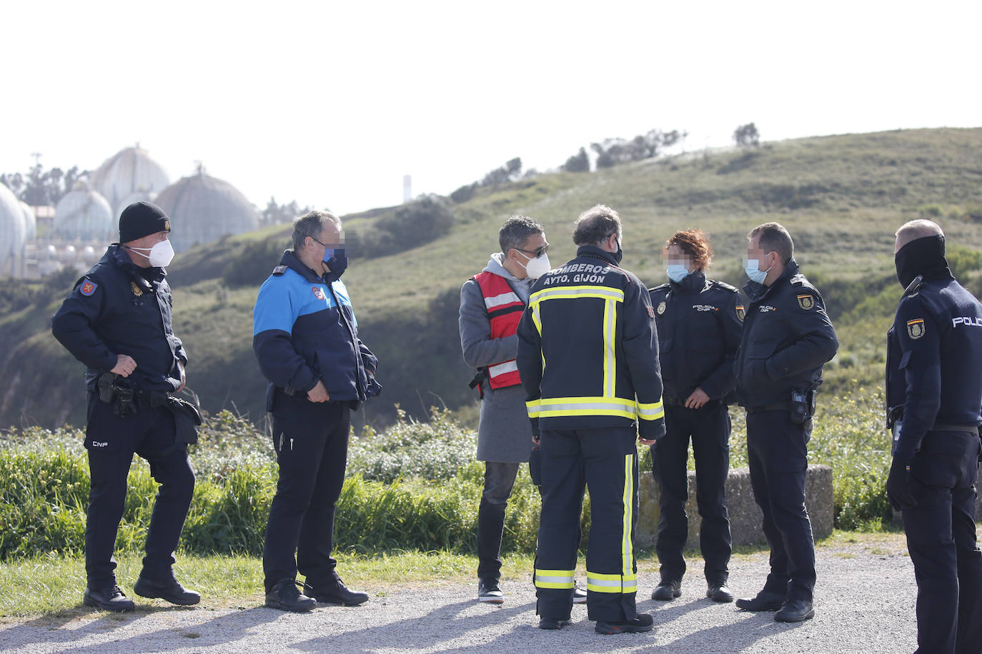 Las fuerzas de seguridad buscan en el litoral gijonés a un vecino de Trubia de 40 años que falta de su domicilio desde la tarde de este domingo. 