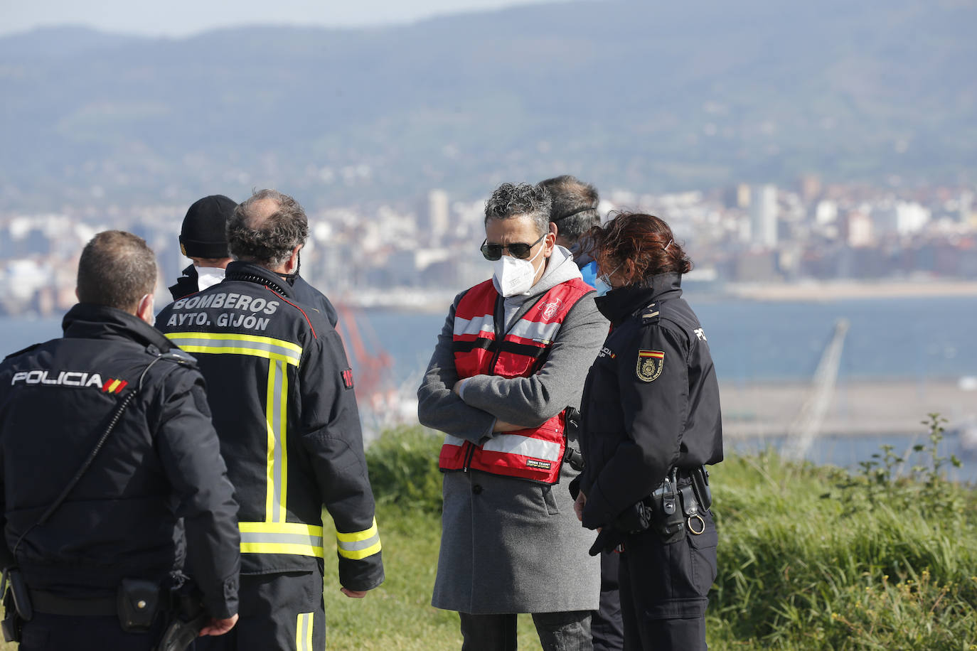 Las fuerzas de seguridad buscan en el litoral gijonés a un vecino de Trubia de 40 años que falta de su domicilio desde la tarde de este domingo. 