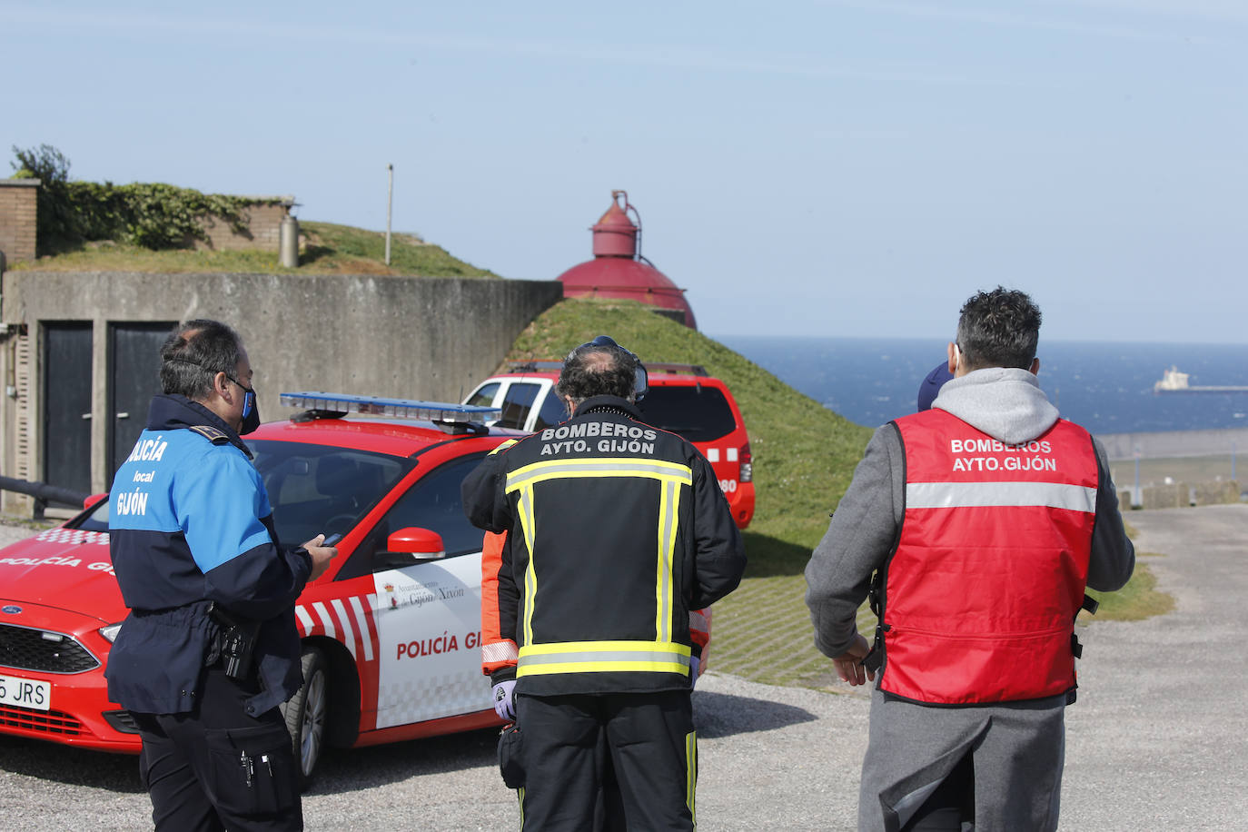 Las fuerzas de seguridad buscan en el litoral gijonés a un vecino de Trubia de 40 años que falta de su domicilio desde la tarde de este domingo. 