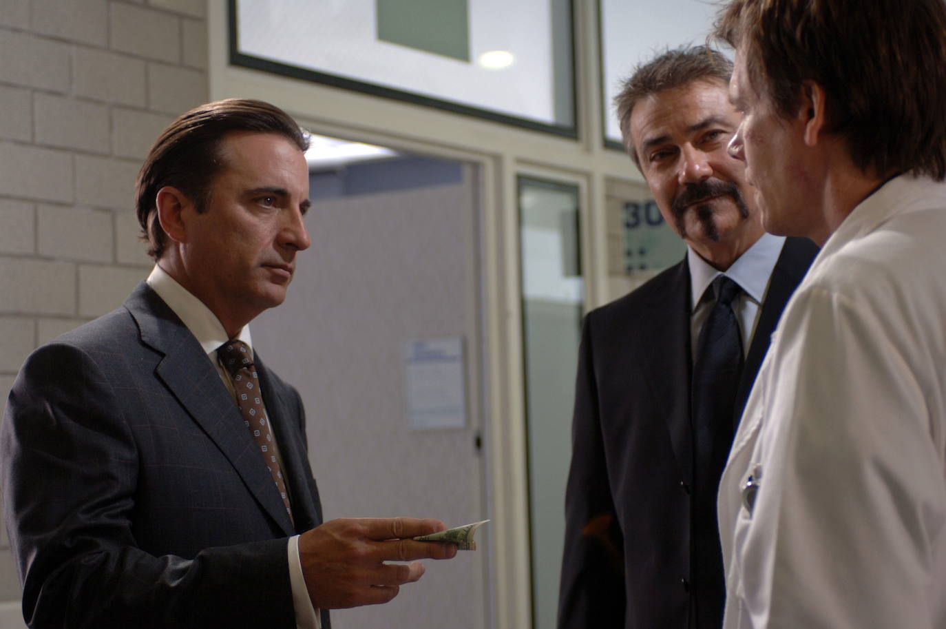 Andy García, Andrés Arturo García Menéndez, cumple 65 años muy lejos del propósito de jubilarse. A su prolífica carrera se sumará proximamente su papel protagonista en un nuevo 'remake' de la película 'El Padre de la Novia', film que llegará tras 'Redemption Day', estrenado este mismo año. El cubano que emigró de la isla a los cinco años se ha convertido en referencia latina de Hollywood. 