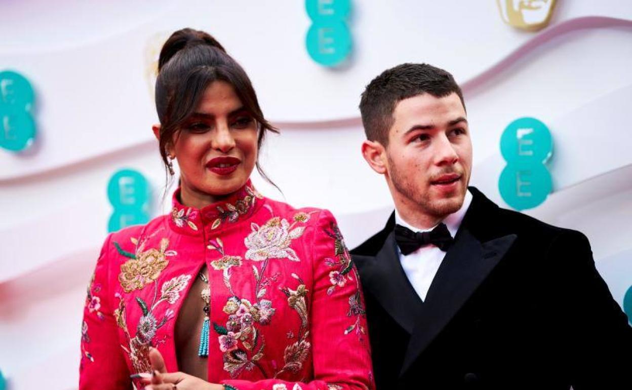 Priyanka Chopra apuesta por Pertegaz en los premios BAFTA 2021
