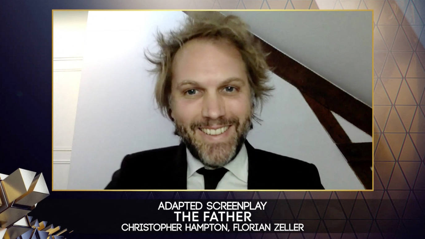 Las videoconferencias con los galardonados y representantes de los títulos premiados, entre los que destaca 'Nomadland', la gran triunfadora de la noche, dejaron imágenes divertidas y emotivas.