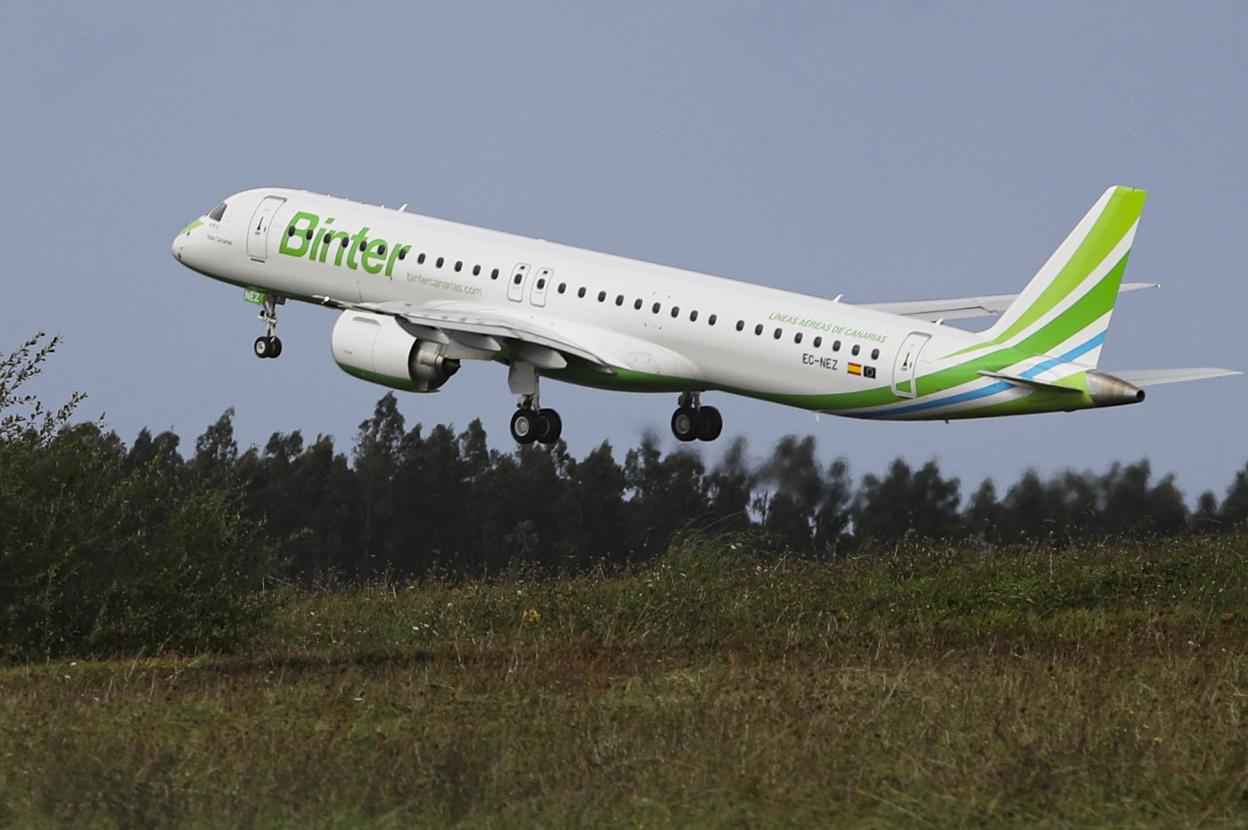 Aeronave de Binter despegando de Asturias. 