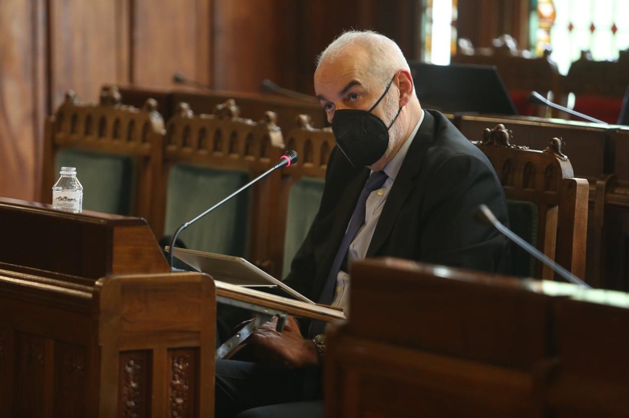 José Manuel Fernández, candidato a presidir el Consejo de Transparencia, ayer, en la Junta. 