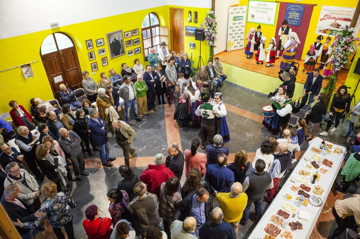 Pregón de las jornadas de les llámpares de 2019, con numerosos asistentes. 