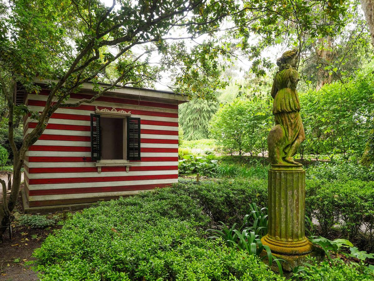 El Jardín Botánico de Gijón será el primero del país en integrarse en una red internacional que estudia cómo afecta el clima a las especies vegetales. Se marcan dos años para llevarlo a cabo y también para relanzarlo y que se convierta en un centro de referencia en conservación de especies y hábitats vegetales, tanto en España como en Europa.