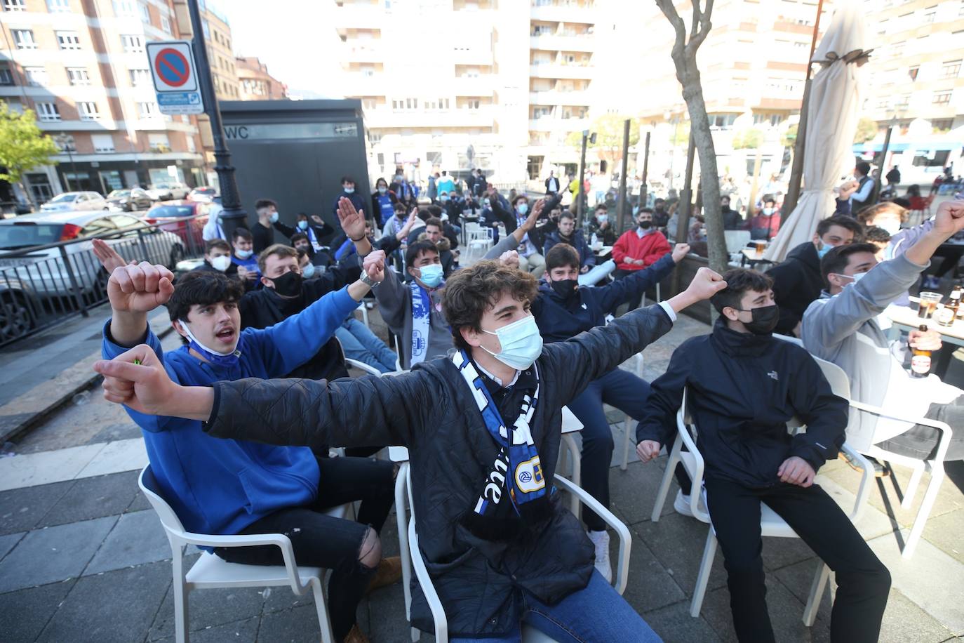 Las aficiones vivieron el derbi en los bares