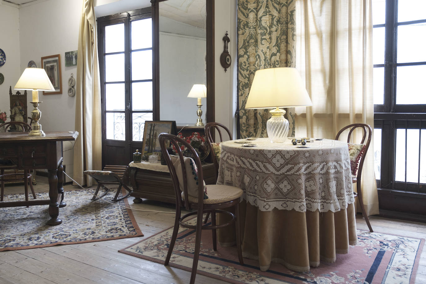 En el Valle Oscuru. Esta casona de indianos, de estilo tradicional asturiano, se encuentra enclavada en el concejo de Llanes y es desde hace un siglo residencia de la familia política de Violeta. 