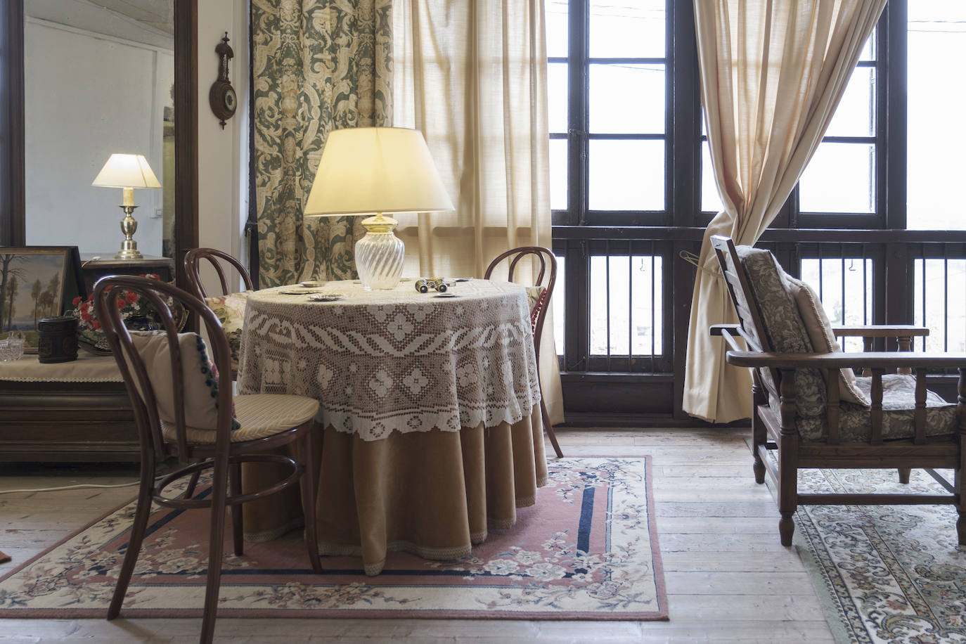 En el Valle Oscuru. Esta casona de indianos, de estilo tradicional asturiano, se encuentra enclavada en el concejo de Llanes y es desde hace un siglo residencia de la familia política de Violeta. 