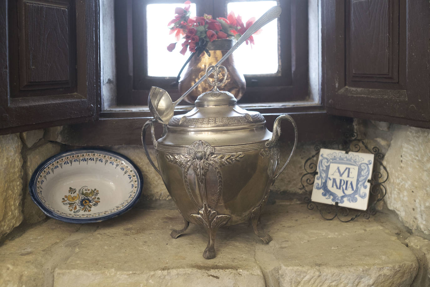 En el Valle Oscuru. Esta casona de indianos, de estilo tradicional asturiano, se encuentra enclavada en el concejo de Llanes y es desde hace un siglo residencia de la familia política de Violeta. 