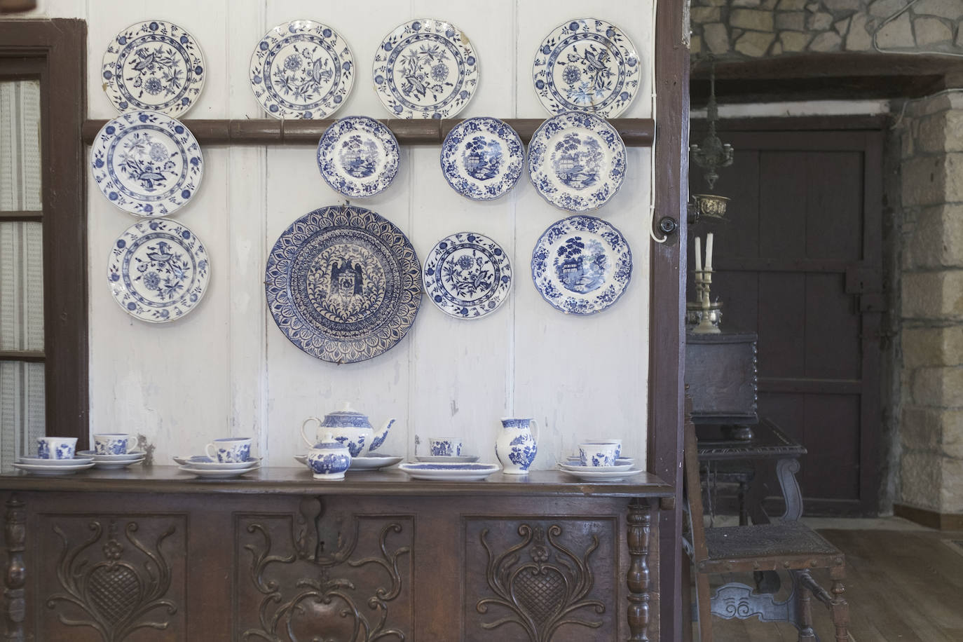 En el Valle Oscuru. Esta casona de indianos, de estilo tradicional asturiano, se encuentra enclavada en el concejo de Llanes y es desde hace un siglo residencia de la familia política de Violeta. 