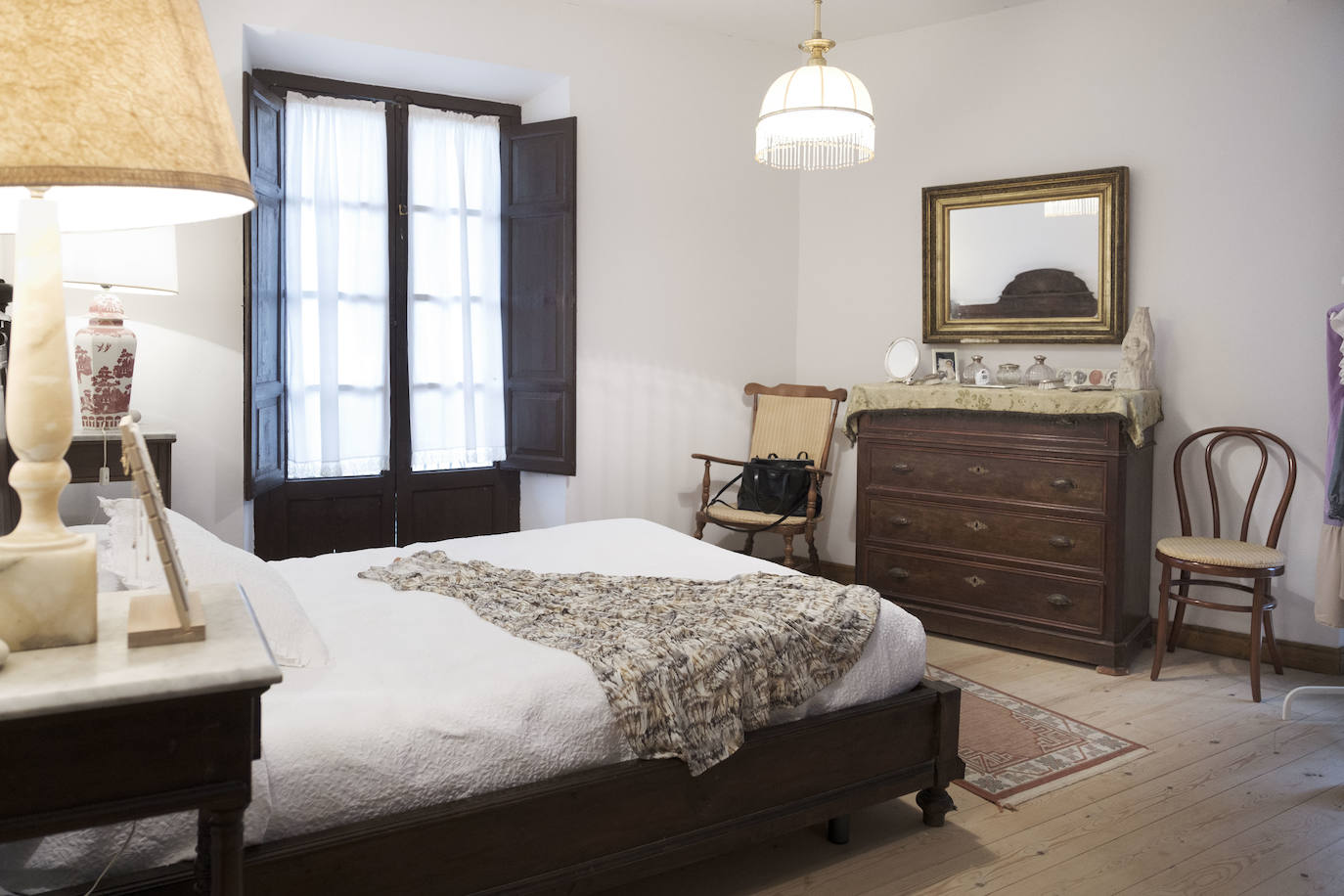 En el Valle Oscuru. Esta casona de indianos, de estilo tradicional asturiano, se encuentra enclavada en el concejo de Llanes y es desde hace un siglo residencia de la familia política de Violeta. 